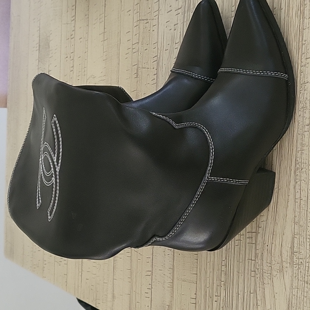 Ladies Boots with western feel